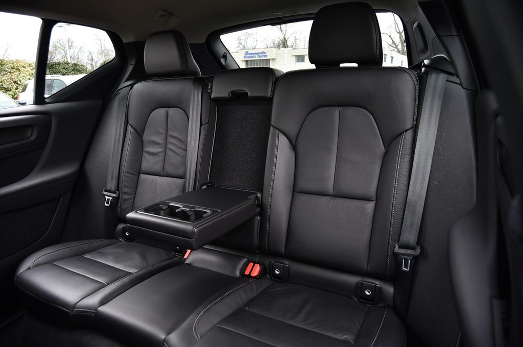 Volvo XC40 Vehicle Image 22