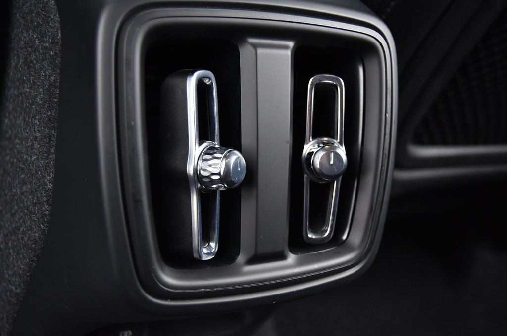 Volvo XC40 Vehicle Image 23