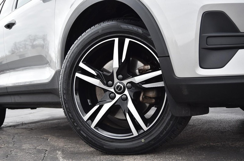 Volvo XC40 Vehicle Image 03