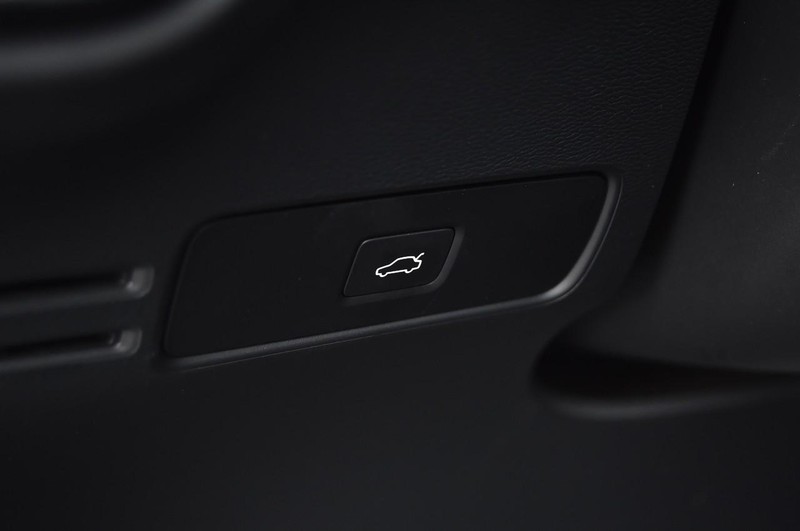 Volvo XC40 Vehicle Image 11