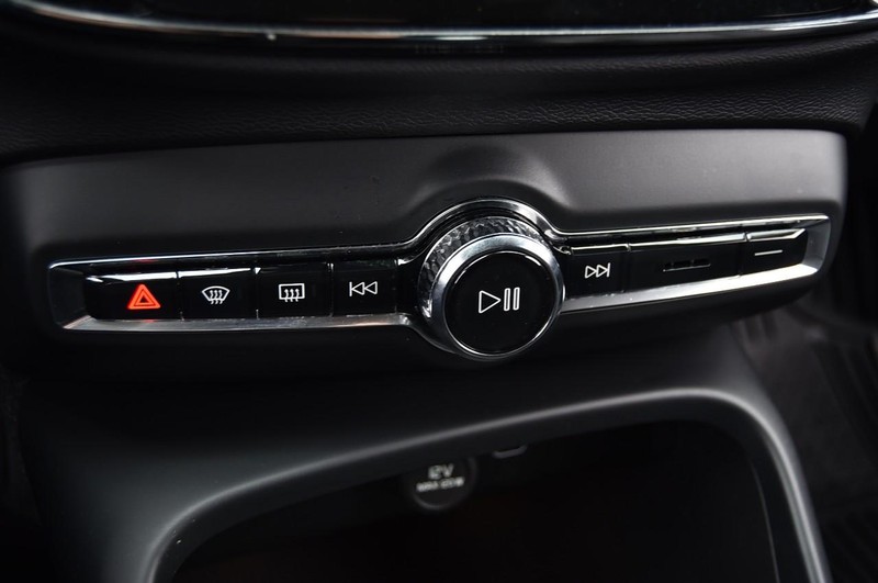 Volvo XC40 Vehicle Image 16