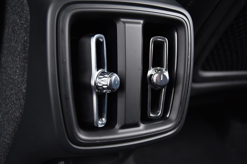 Volvo XC40 Vehicle Image 23