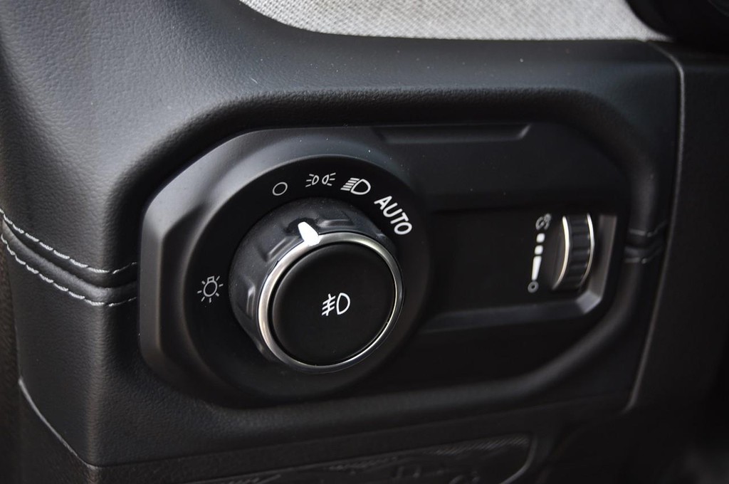 Jeep Wrangler Vehicle Image 11