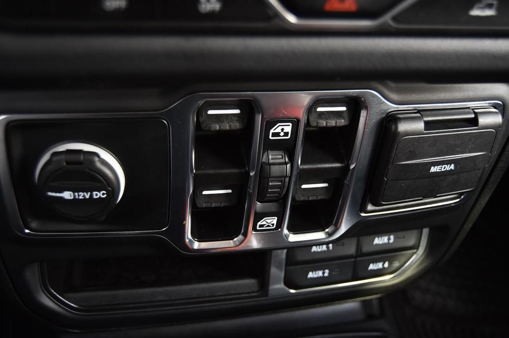 Jeep Wrangler Vehicle Image 16