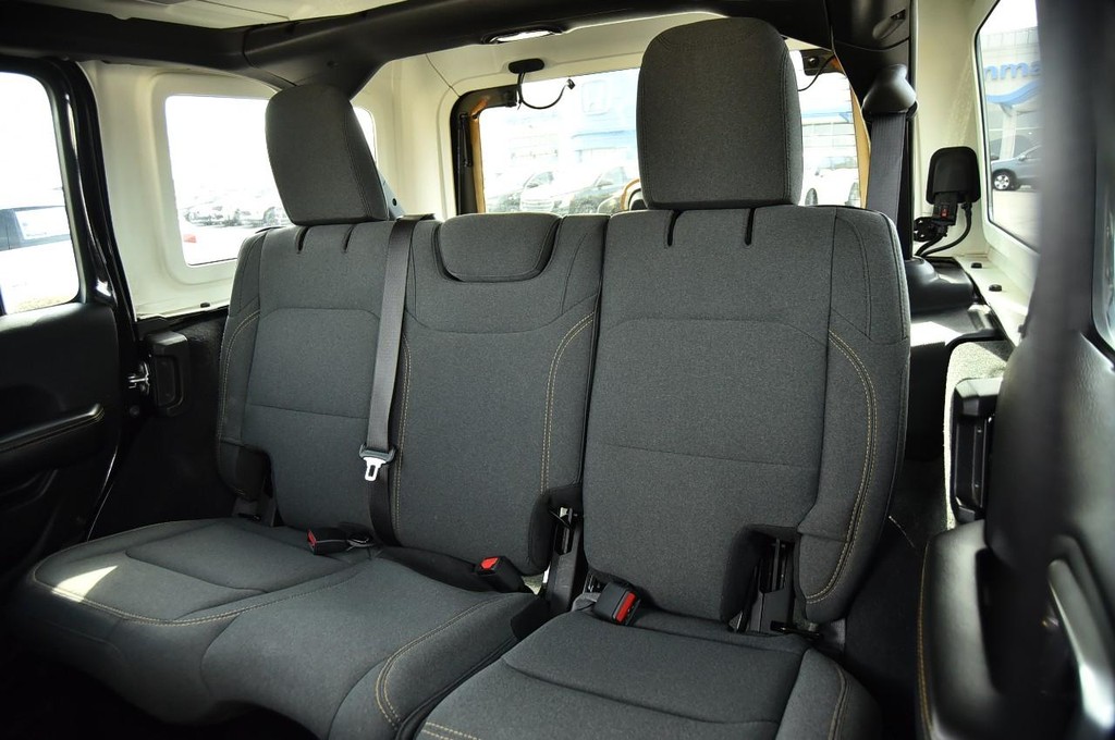 Jeep Wrangler Vehicle Image 23