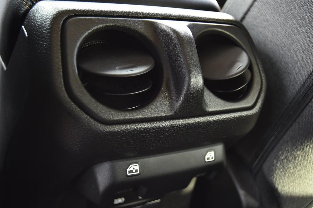 Jeep Wrangler Vehicle Image 24