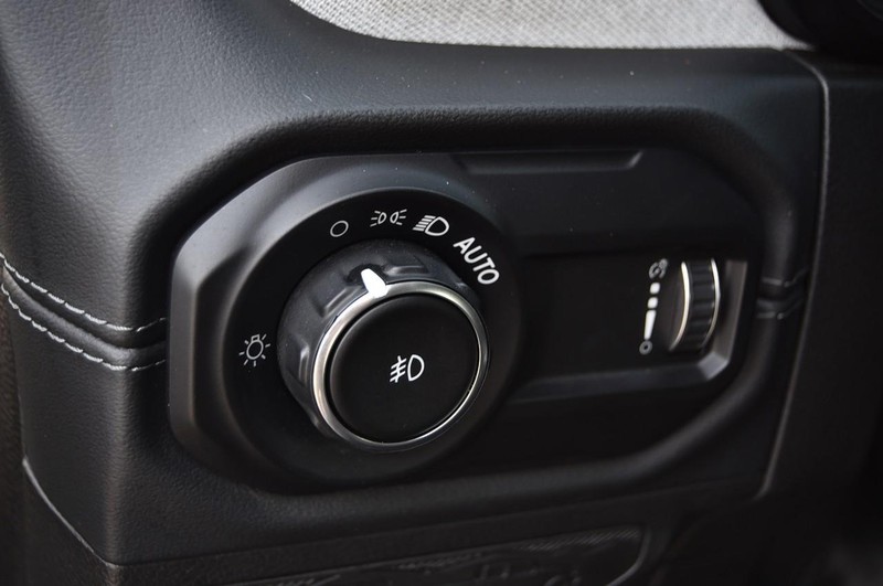 Jeep Wrangler Vehicle Image 11