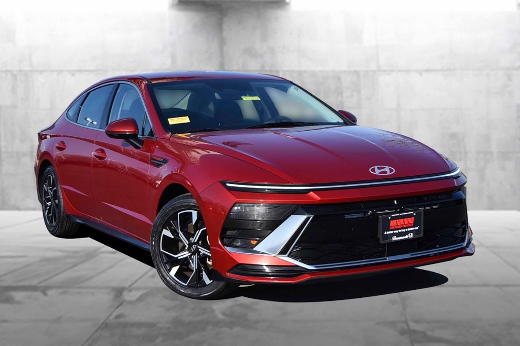 Hyundai Sonata Vehicle Image 02