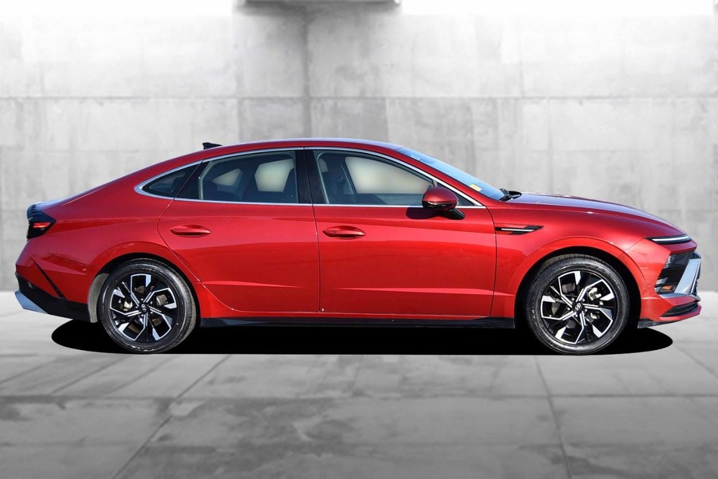 Hyundai Sonata Vehicle Image 05