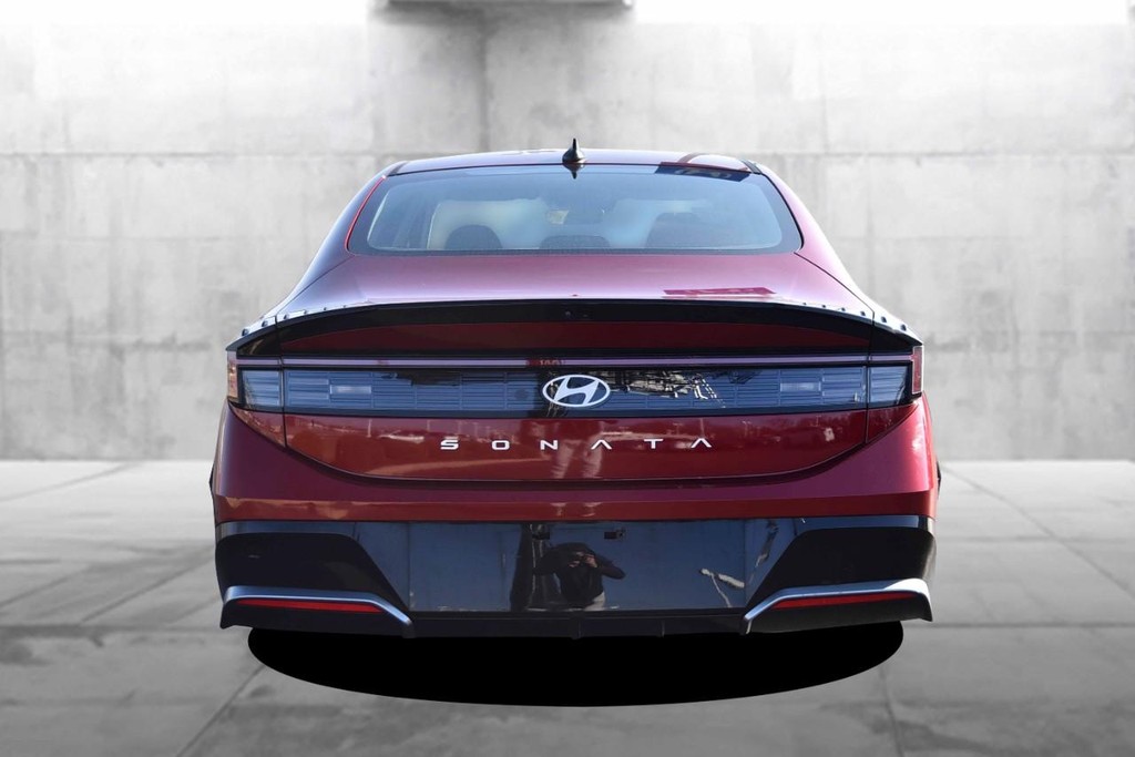 Hyundai Sonata Vehicle Image 06