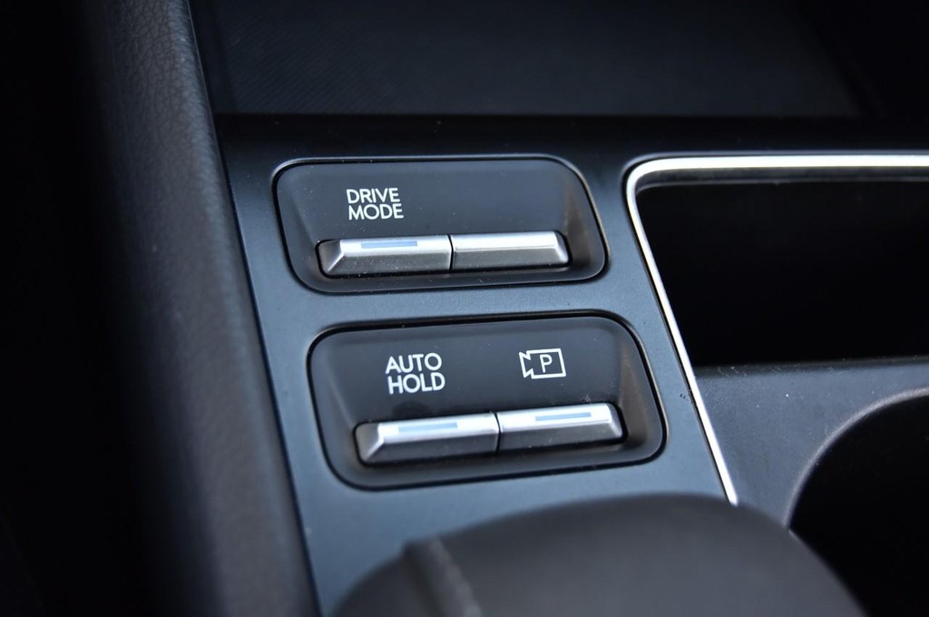 Hyundai Sonata Vehicle Image 16