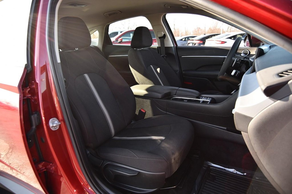 Hyundai Sonata Vehicle Image 19