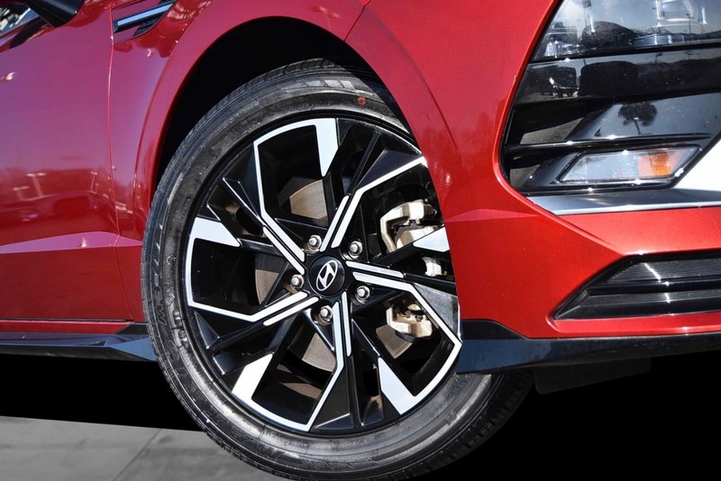 Hyundai Sonata Vehicle Image 03