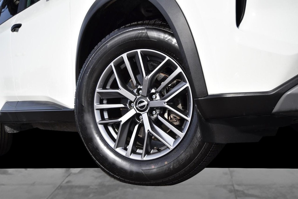 Nissan Rogue Vehicle Image 03