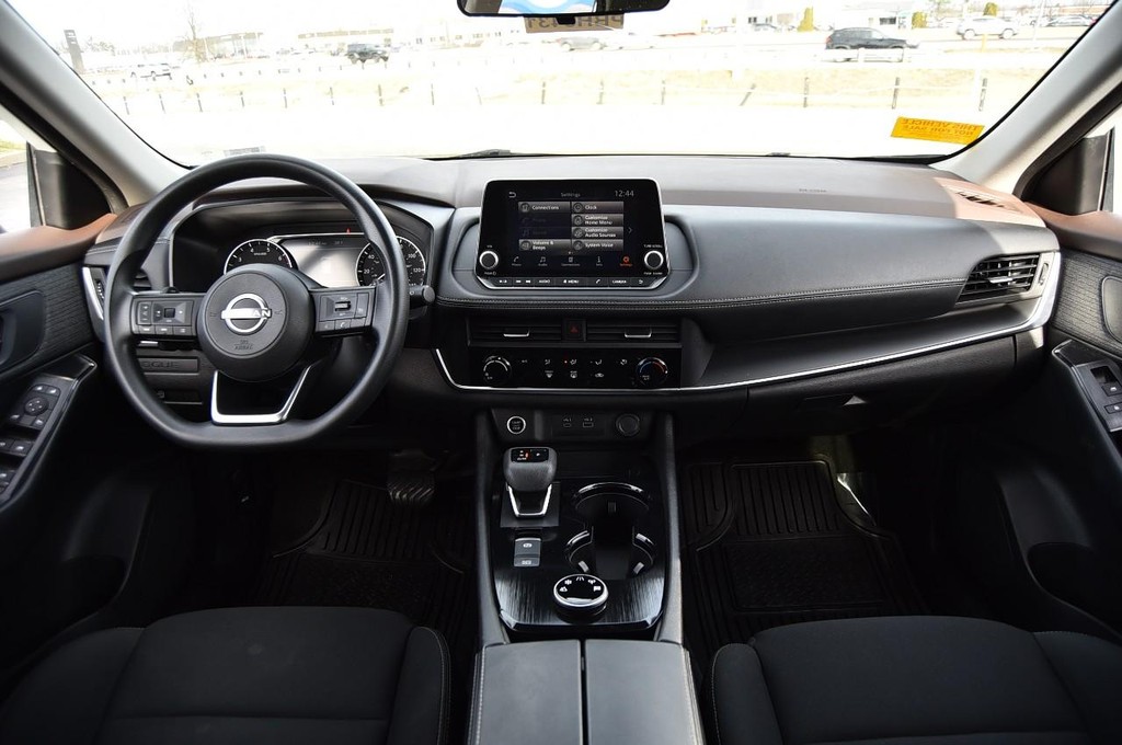 Nissan Rogue Vehicle Image 07