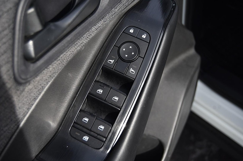 Nissan Rogue Vehicle Image 08