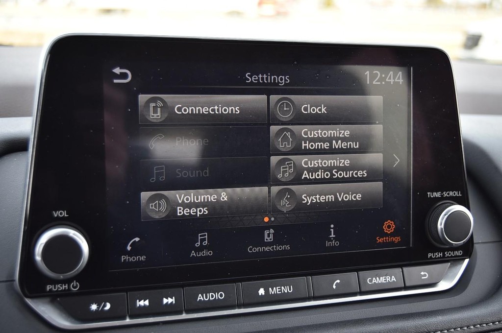 Nissan Rogue Vehicle Image 13