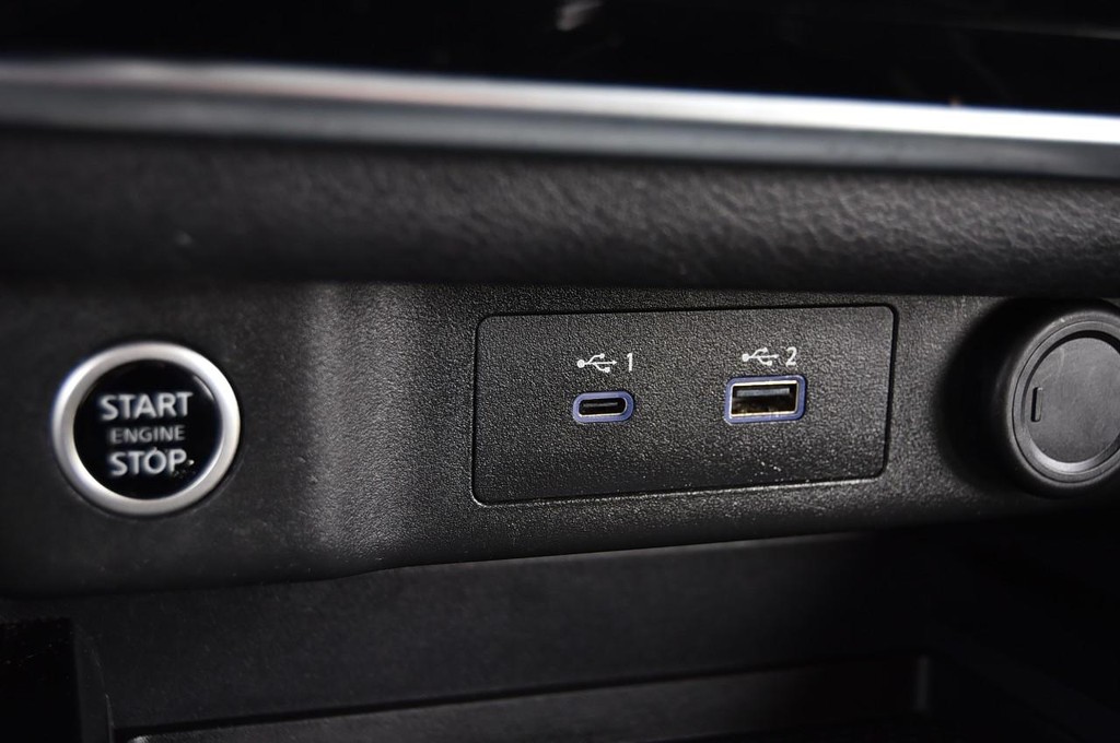 Nissan Rogue Vehicle Image 15