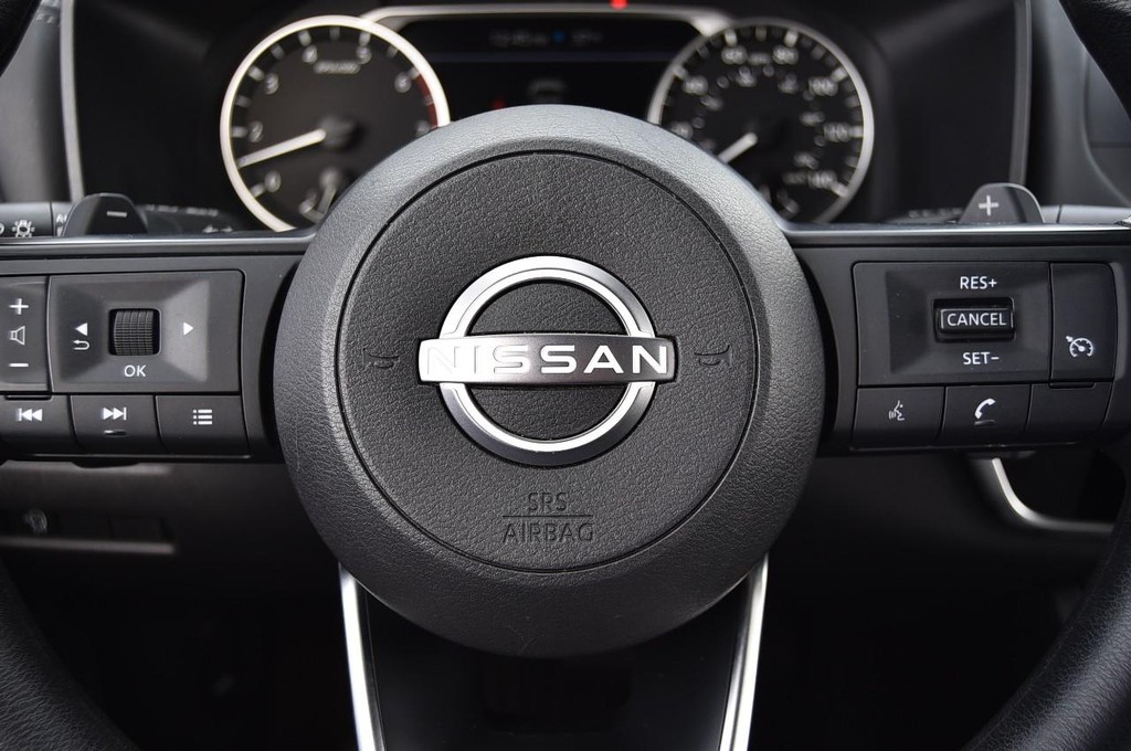 Nissan Rogue Vehicle Image 17