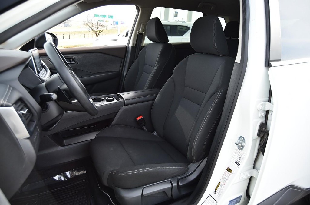 Nissan Rogue Vehicle Image 18