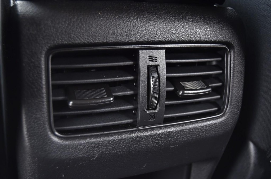 Nissan Rogue Vehicle Image 21