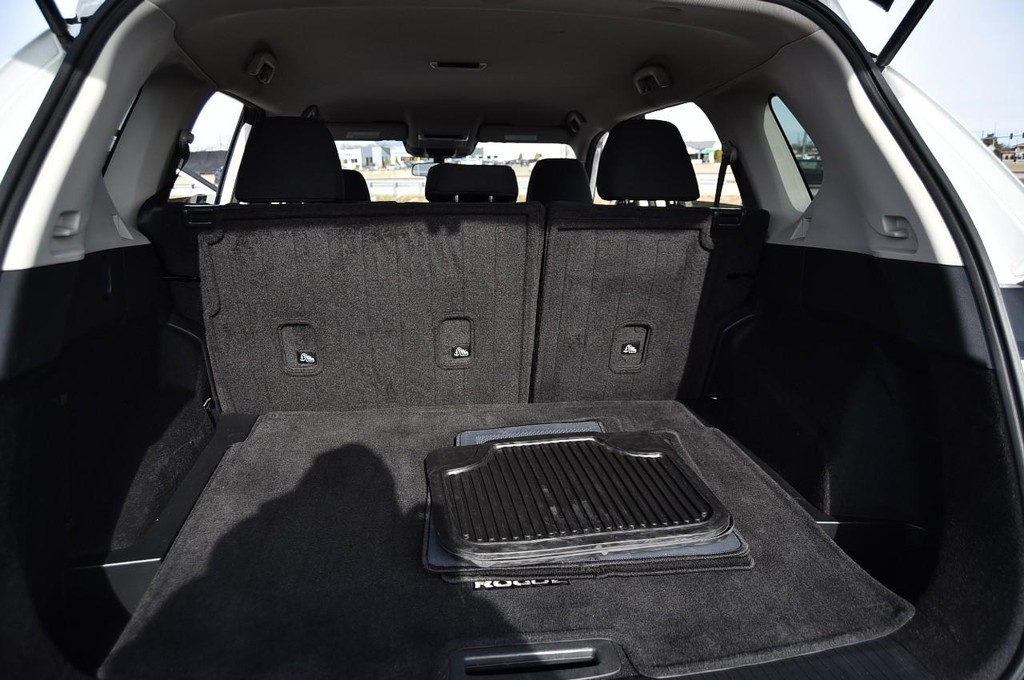 Nissan Rogue Vehicle Image 22