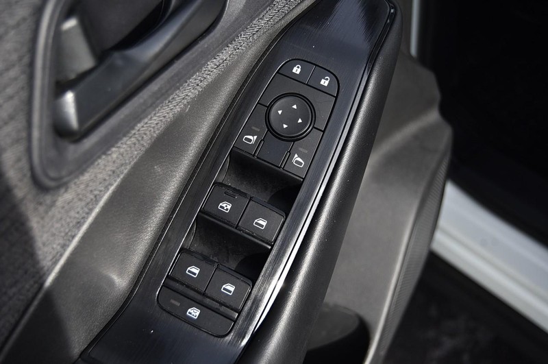 Nissan Rogue Vehicle Image 08