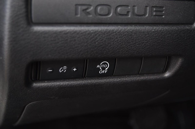 Nissan Rogue Vehicle Image 10