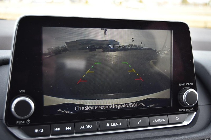 Nissan Rogue Vehicle Image 12