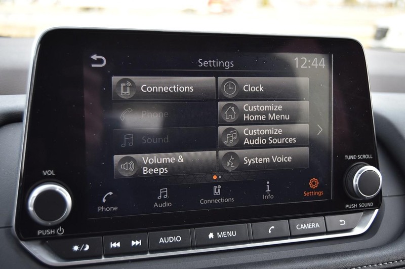 Nissan Rogue Vehicle Image 13