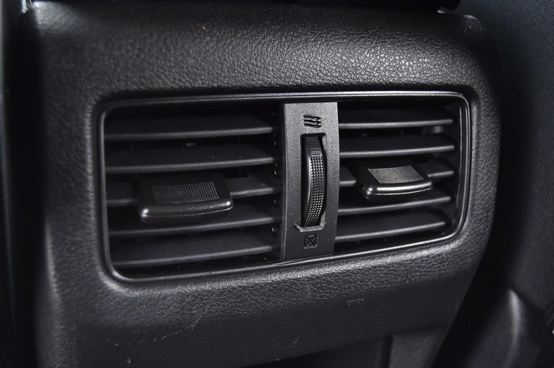 Nissan Rogue Vehicle Image 21