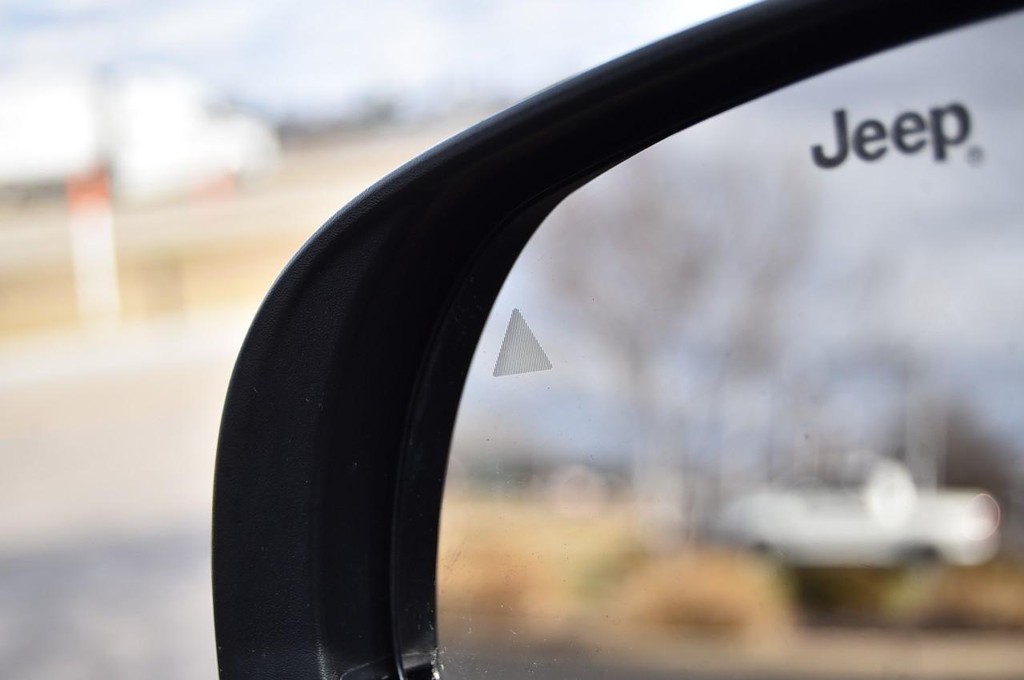 Jeep Compass Vehicle Image 11