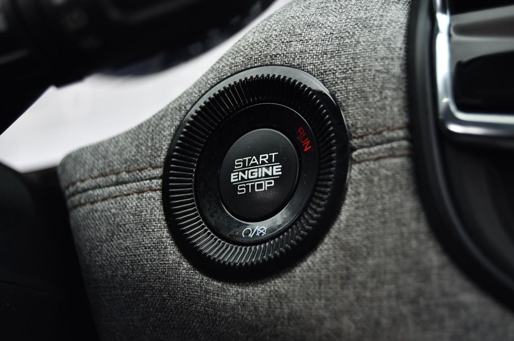 Jeep Compass Vehicle Image 18