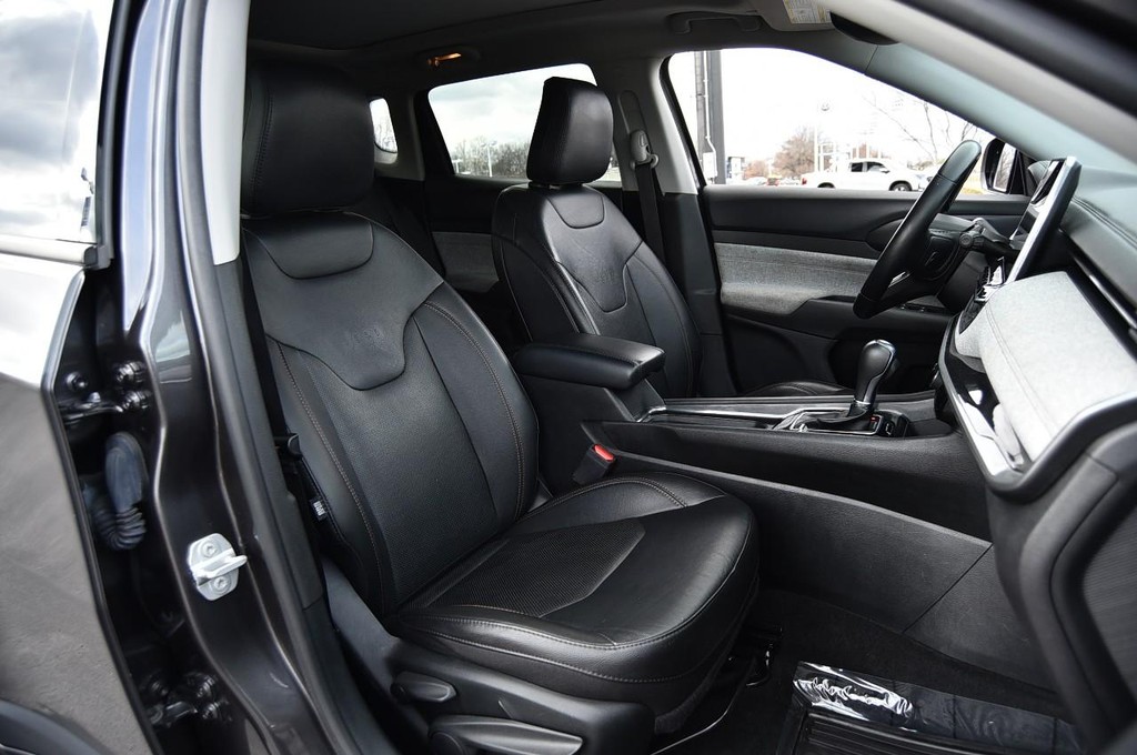 Jeep Compass Vehicle Image 21