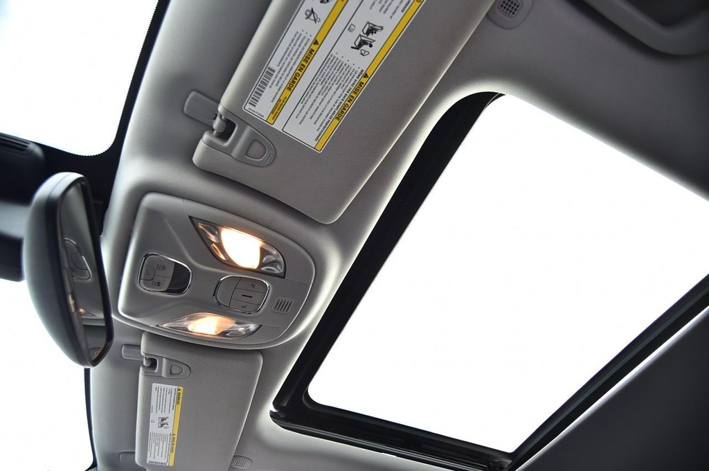 Jeep Compass Vehicle Image 22