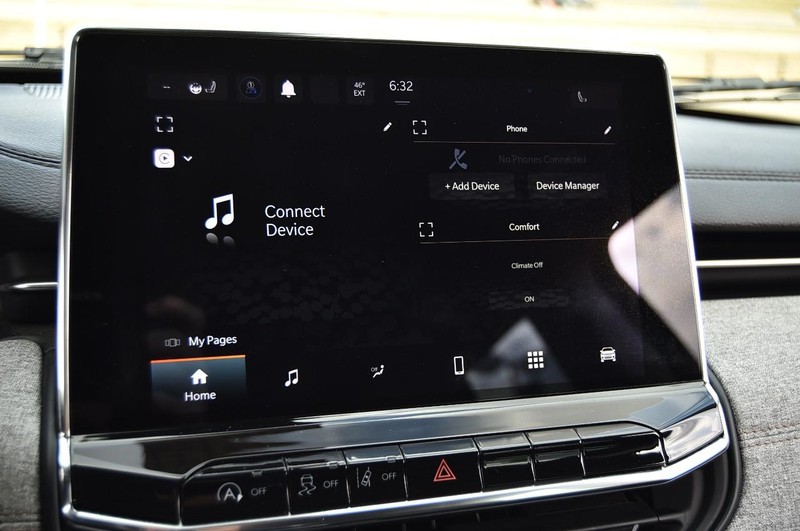 Jeep Compass Vehicle Image 15