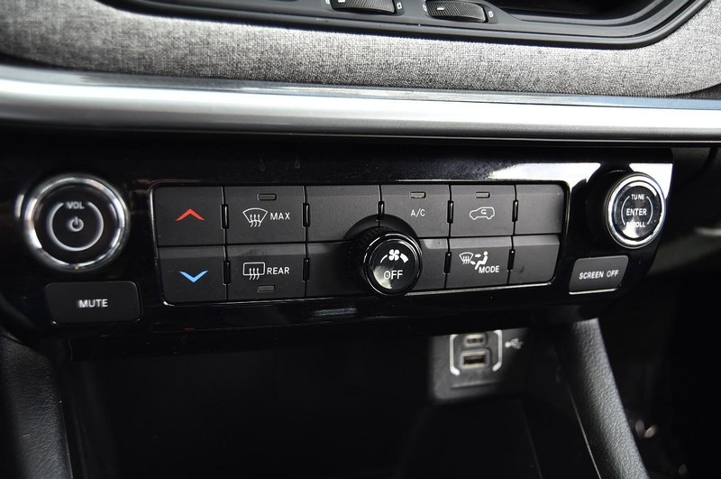 Jeep Compass Vehicle Image 16