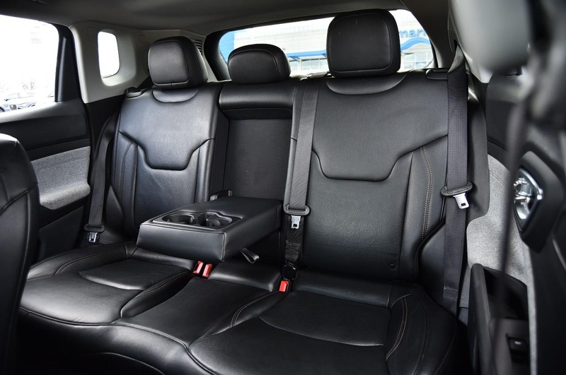 Jeep Compass Vehicle Image 23