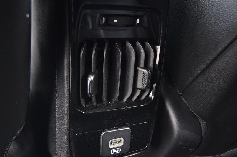 Jeep Compass Vehicle Image 24