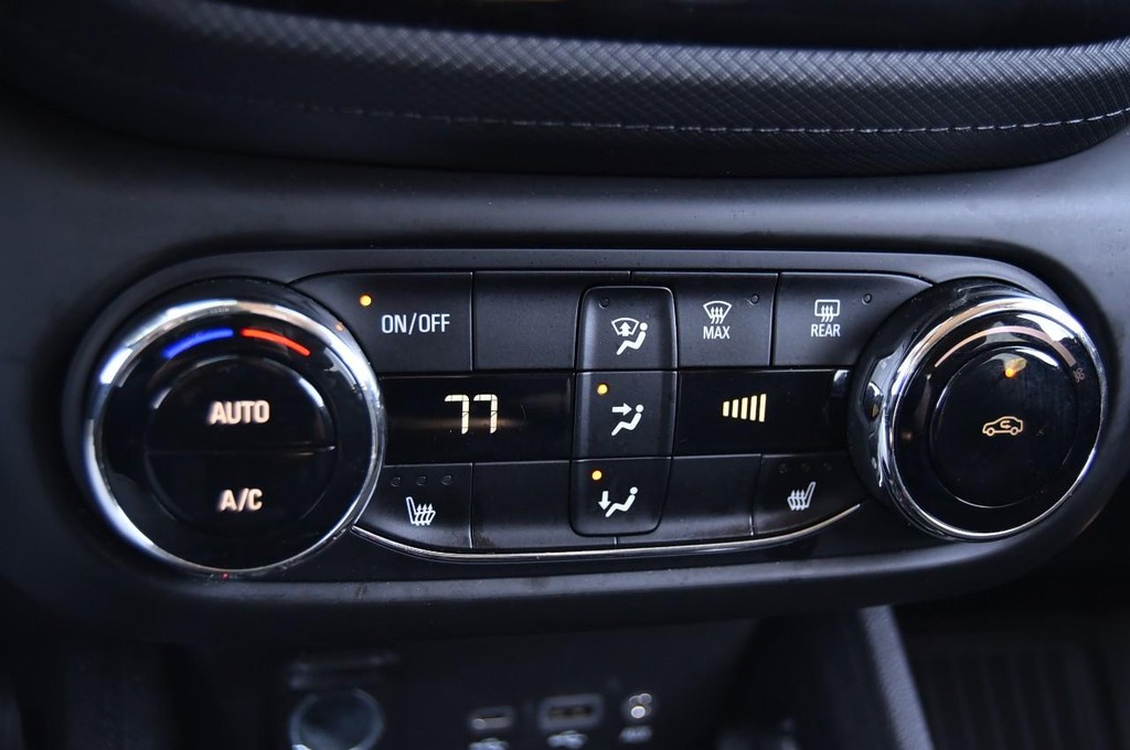 Chevrolet TrailBlazer Vehicle Image 13