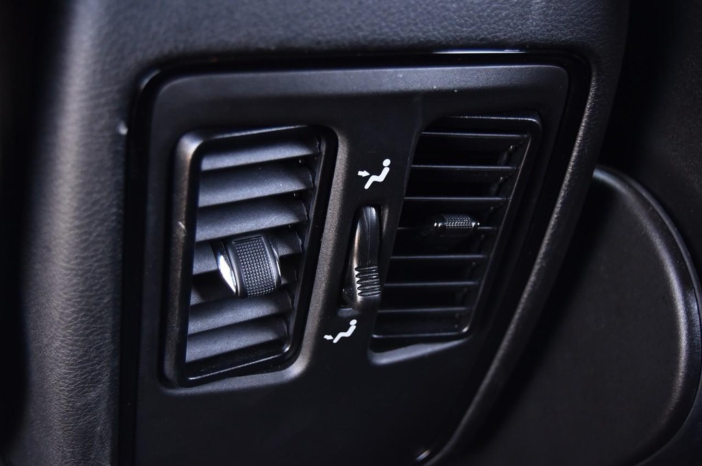 Dodge Durango Vehicle Full-screen Gallery Image 22