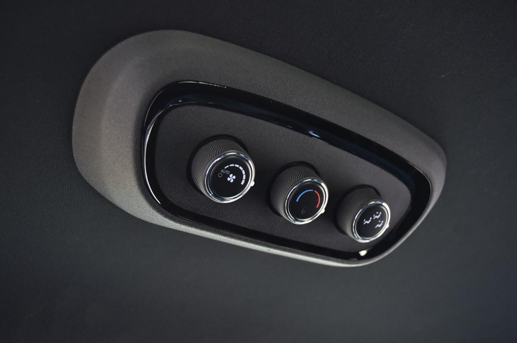 Dodge Durango Vehicle Full-screen Gallery Image 23