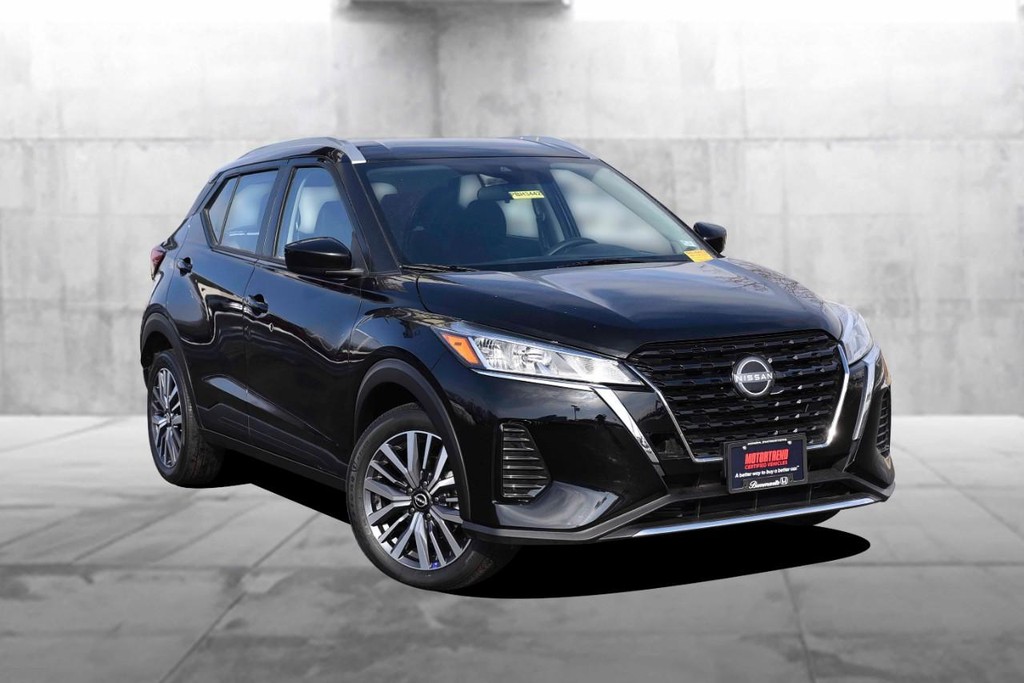 Nissan Kicks Vehicle Image 02