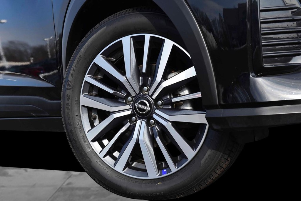 Nissan Kicks Vehicle Image 03