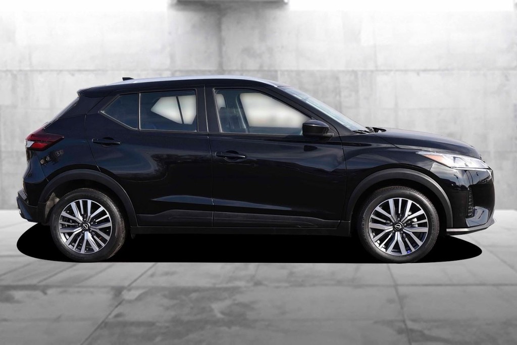 Nissan Kicks Vehicle Image 05