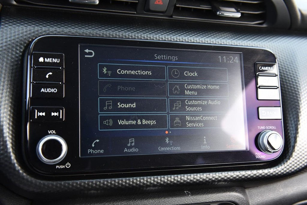 Nissan Kicks Vehicle Image 12