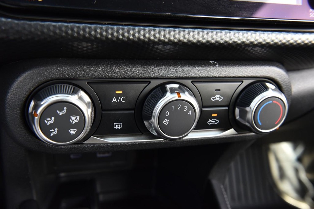 Nissan Kicks Vehicle Image 13