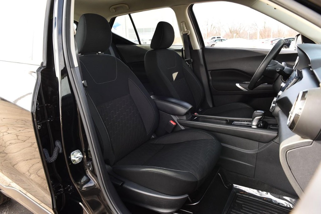 Nissan Kicks Vehicle Image 18