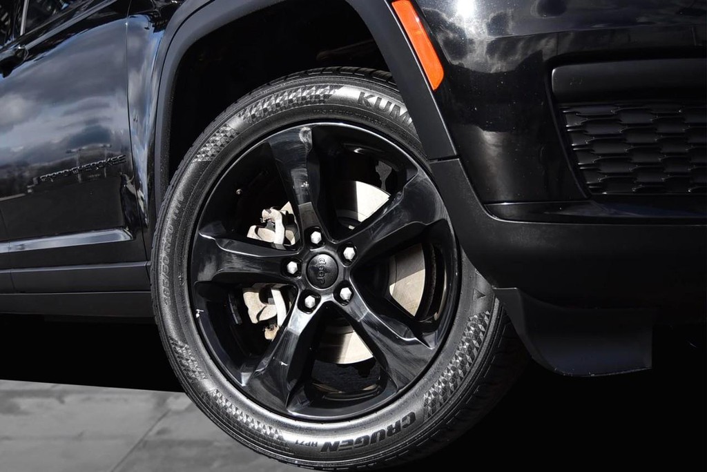 Jeep Grand Cherokee L Vehicle Image 03