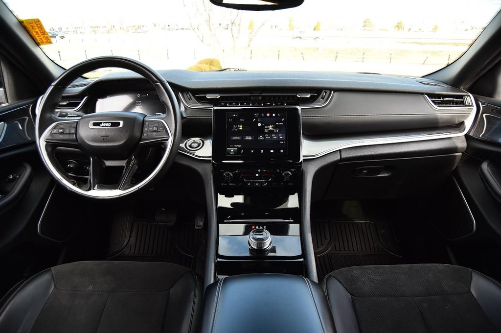 Jeep Grand Cherokee L Vehicle Image 07